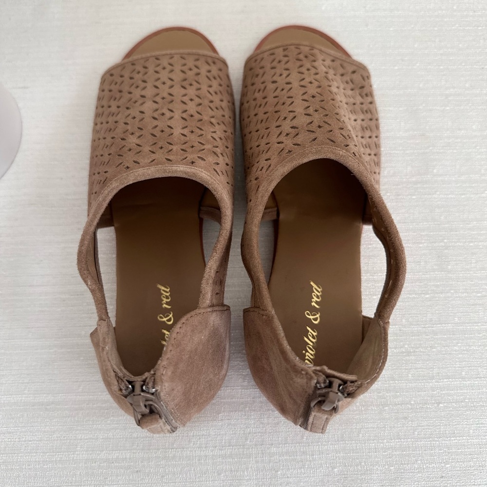 Violet & Red Pippa Tan Perforated Suede Low Wedge Sandals Women’s 8.5M - Picture 8 of 14